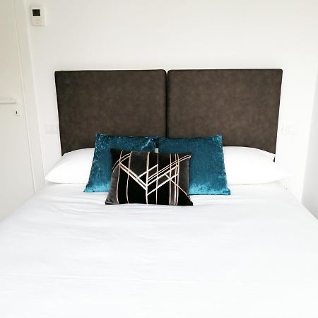 Aria Boutique Apartments Farneti Milan Bagian luar foto