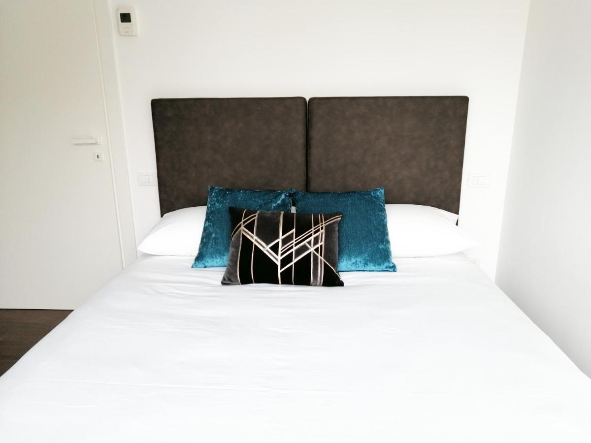 Aria Boutique Apartments Farneti Milan Bagian luar foto